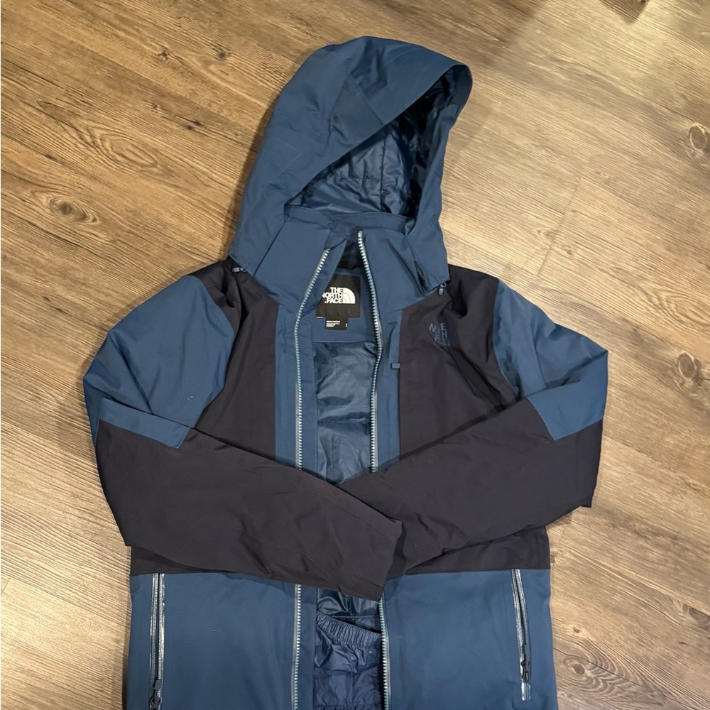 Gently used Men’s Northface Ski jacket